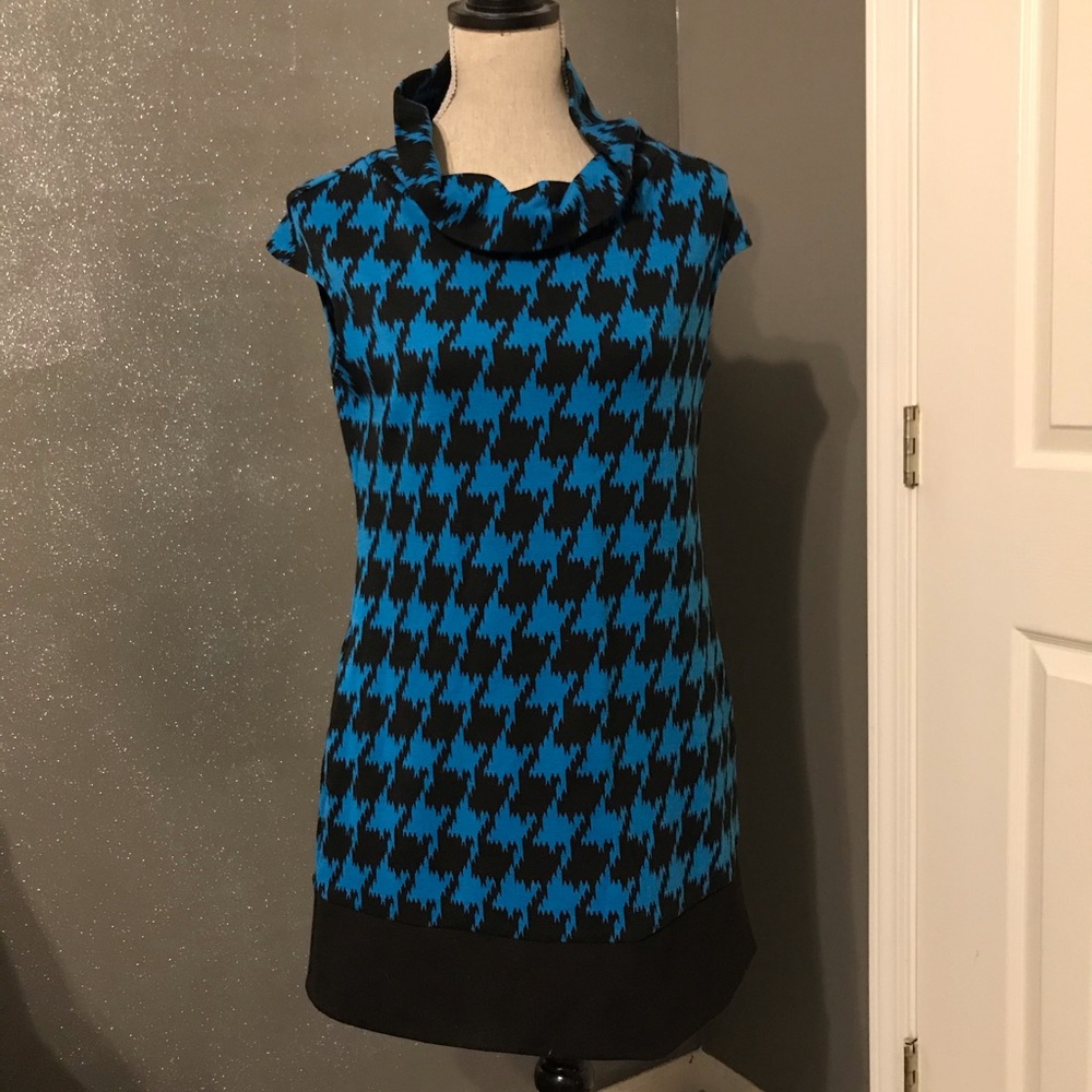 Express houndstooth shift dress: M